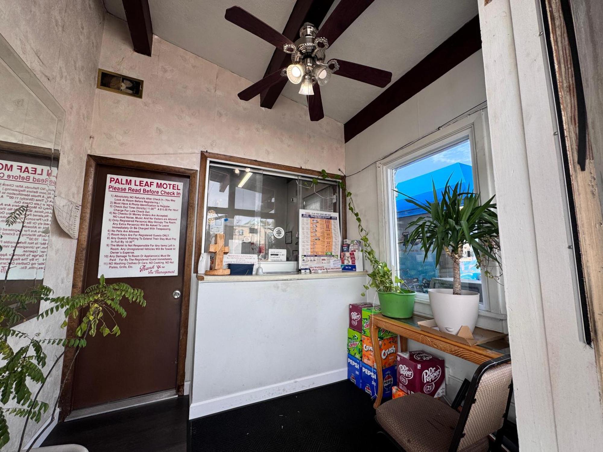 Oyo Palm Leaf Motel Ashland Extérieur photo